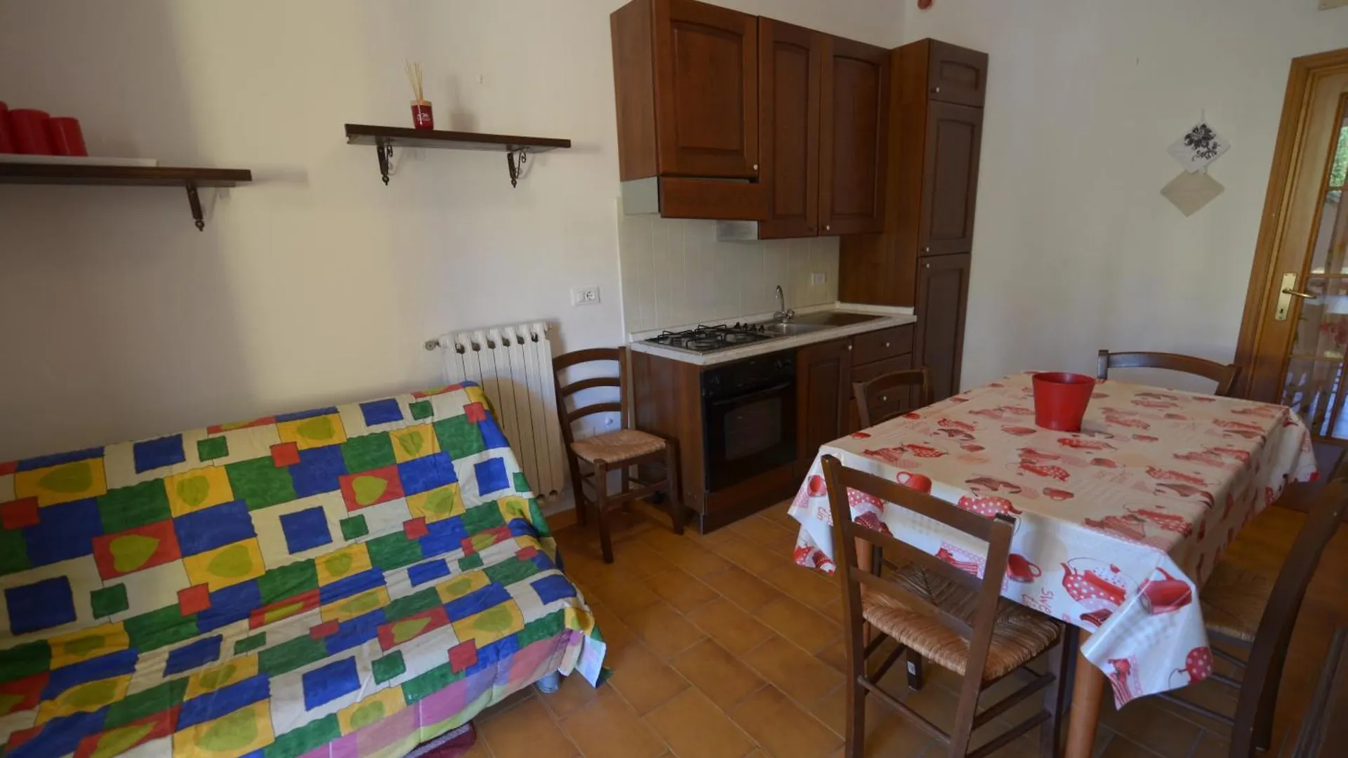 Trilocale In Campagna Con Giardino Rosso Apartment Collemezzano 0*,  Italy